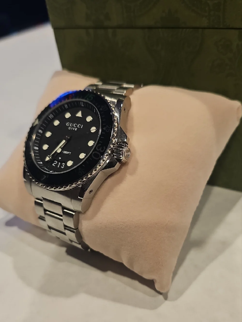 Gucci Black Dial Dive Watch with Stainless Bracelet - Picture 2 of 6